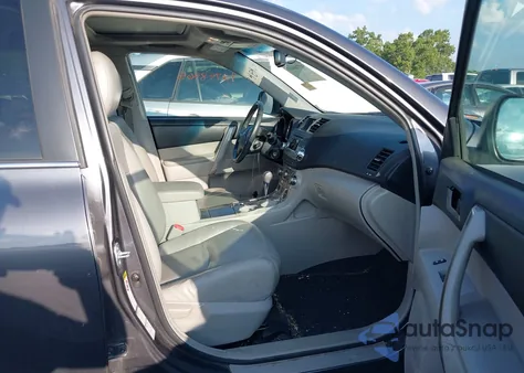 2012 Toyota Highlander Se V6 z USA, uszkodzony, nr VIN 5TDBK3EH5CS136211